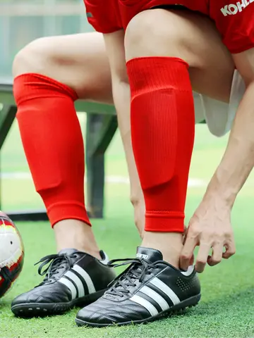 1 pair of soccer socks, sweat absorbing and breathable sports knee pads, joint knee pads, calf socks