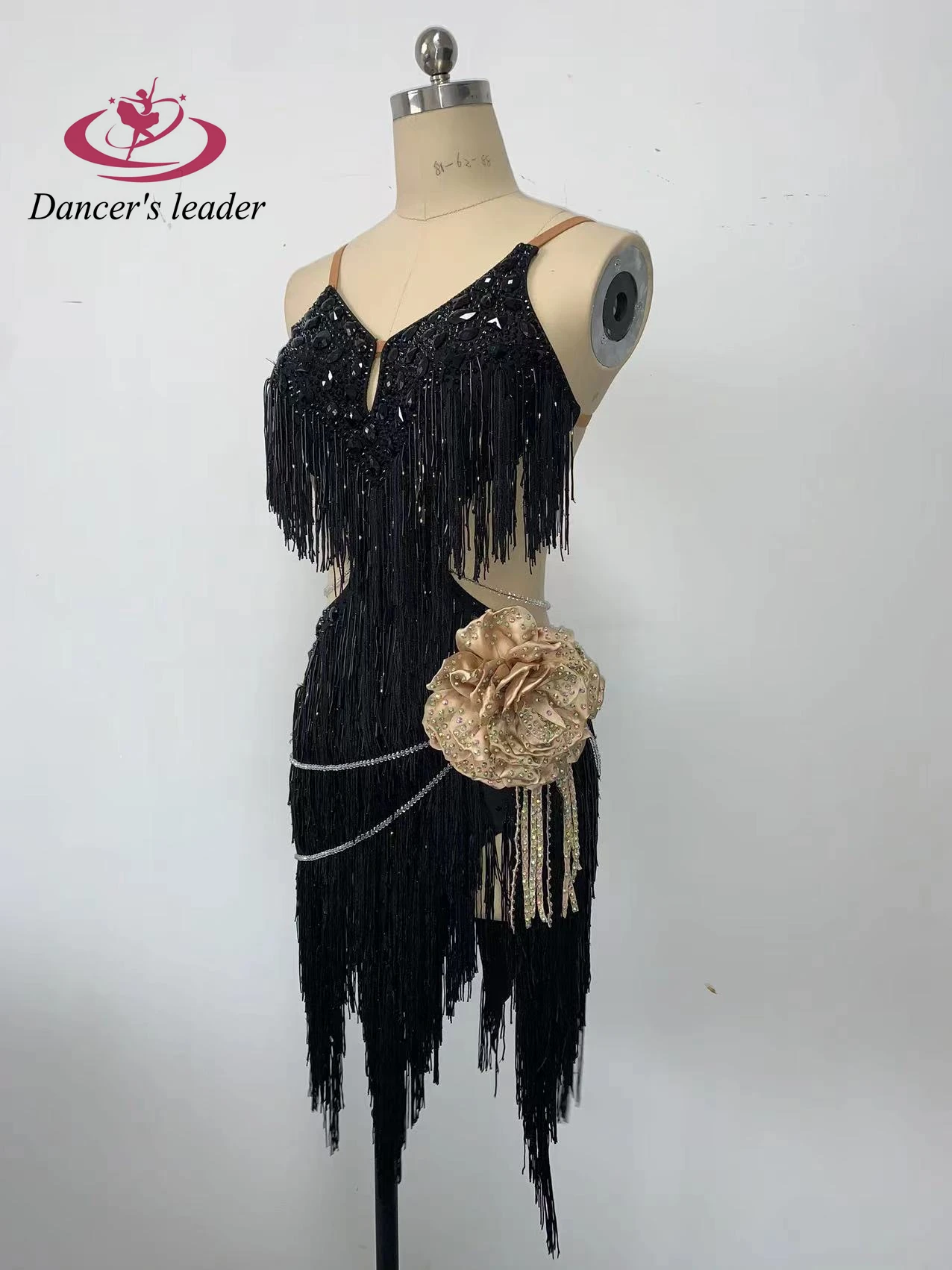 

Женский высококачественный костюм для соревнований по латинским танцам с черной кисточкой и золотым цветком, костюм для выступлений ча-ча, черное платье для бассейна