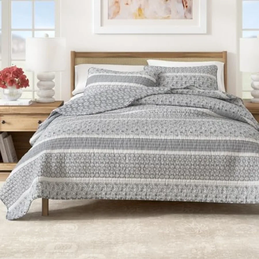 

Striped Quilt Set - 3-Piece Size Paisley Bedding Set - Lightweight All-Season Reversible Bedspread