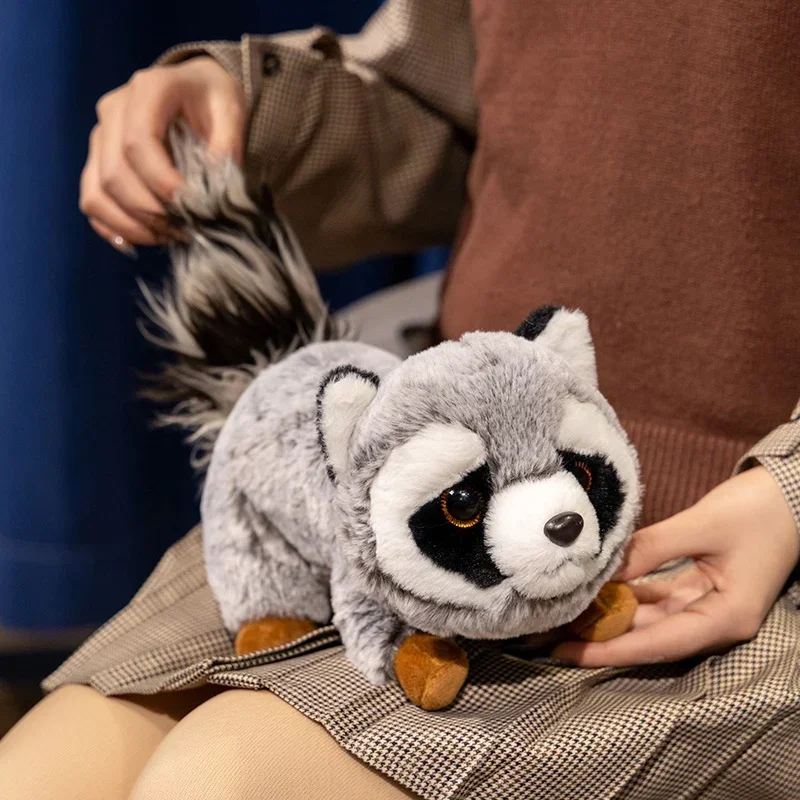 24/26 ซม.ใหม่ Kawaii โกหก Raccoon ตุ๊กตาตุ๊กตา Raccoon สัตว์ตุ๊กตาของเล่น Super Soft ของขวัญวันเกิดคริสต์มาสสําหรับชายและหญิง