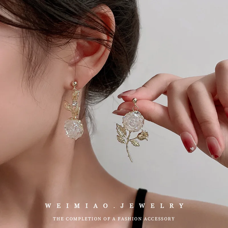 asymmetrical diamond-set floral earrings,French vintage gold stud earrings ashionable and foreign earrings women's women