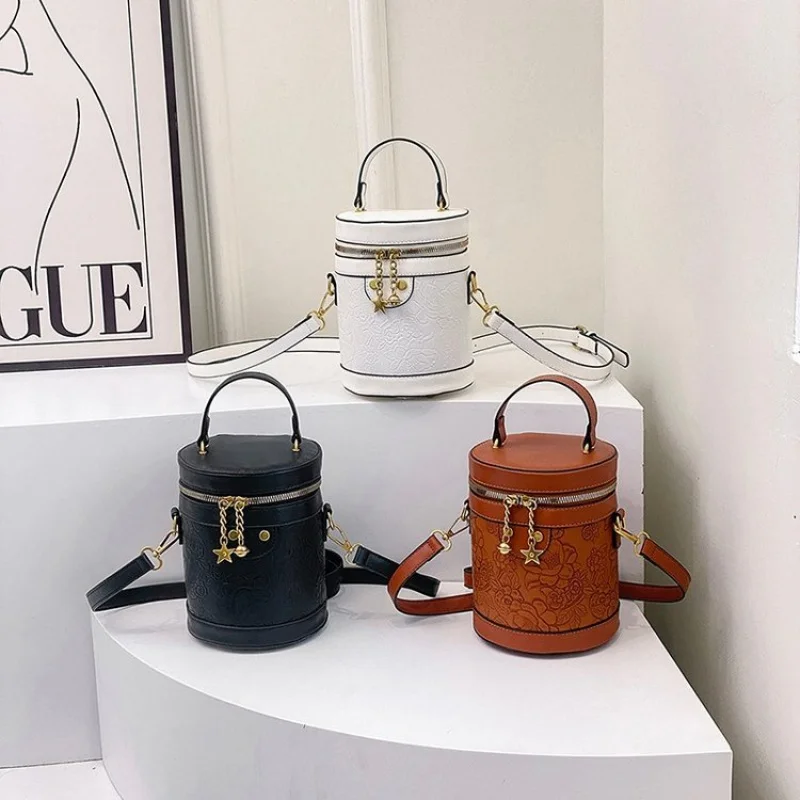 

Women Simple Vintage Messenger Bag Made From Quality Leather With A Trendy And Fashionable Design