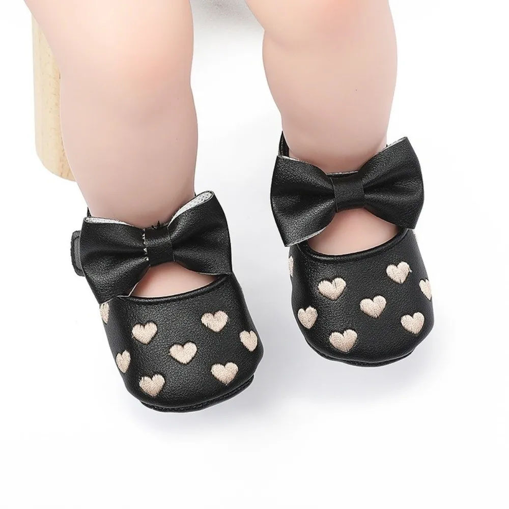 

Non-slip Leather Baby Shoes Cute Appearance Soft Material Toddler Shoes Multicolor Love Bow Newborn First Walkers Toddler Girls