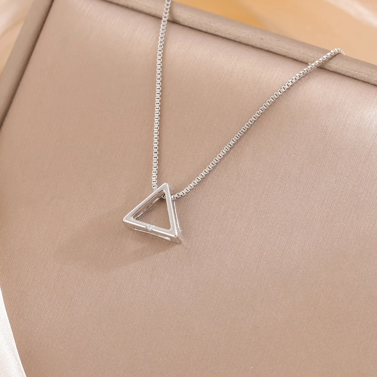 New Fashion Simple Triangle 925 Sterling Silver Jewelry Personality Geometric Single Crystal Clavicle Chain Necklaces  XL010