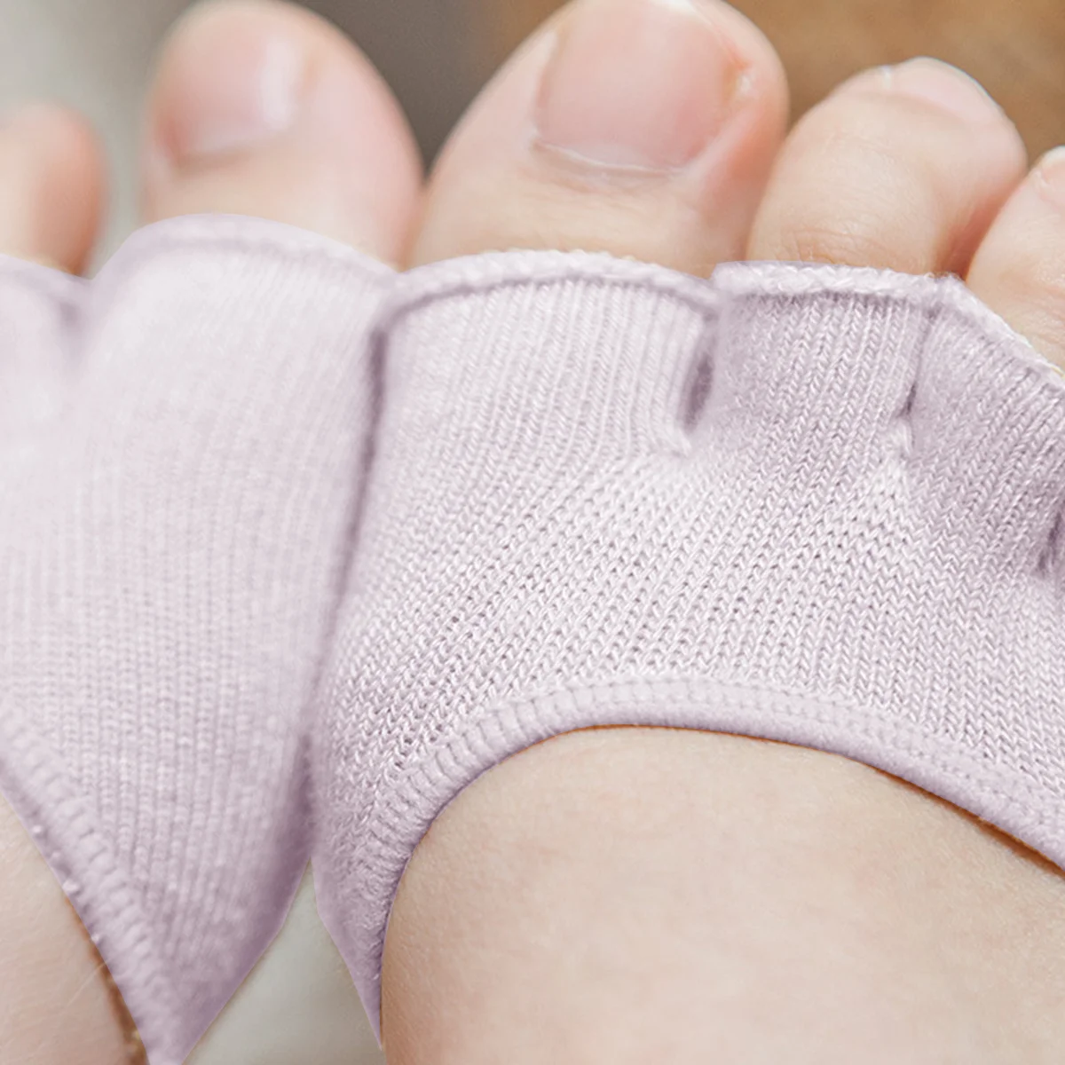 4 Pasang Kaos Kaki Setengah Kaki Katun Bernapas Model Peep Toe Tanpa Terlihat Lima Jari untuk Yoga Kebugaran Penyerap Keringat Penyangga Telapak Kaki Depan Putih