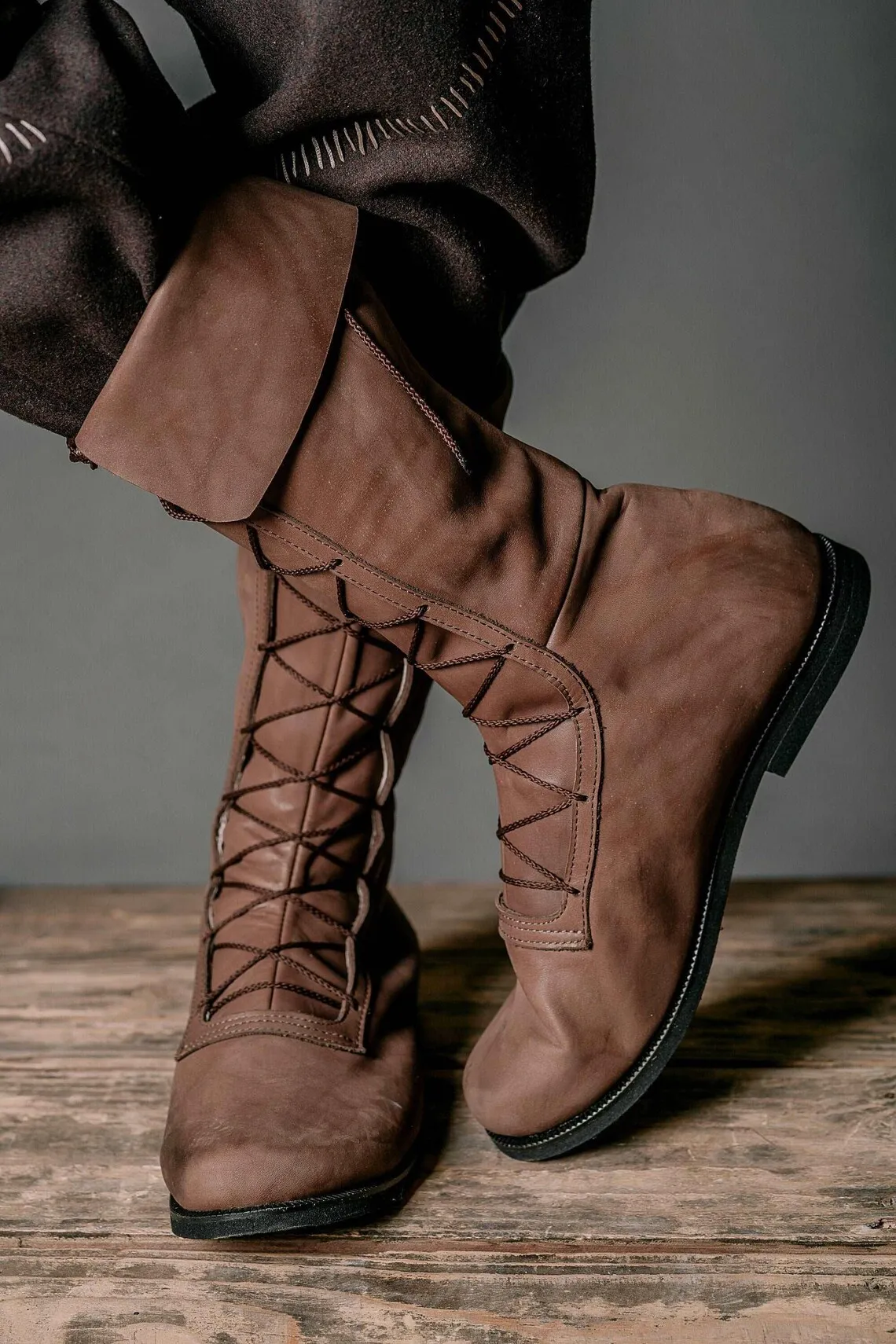 Herren Retro Mittelalterliche Renaissance-Stiefel Ritter Piraten Cosplay Schuhe PU-Leder Flache Halbhohe Stiefel für Halloween Rollenspiel Party Kriegerstiefel – Detail 22