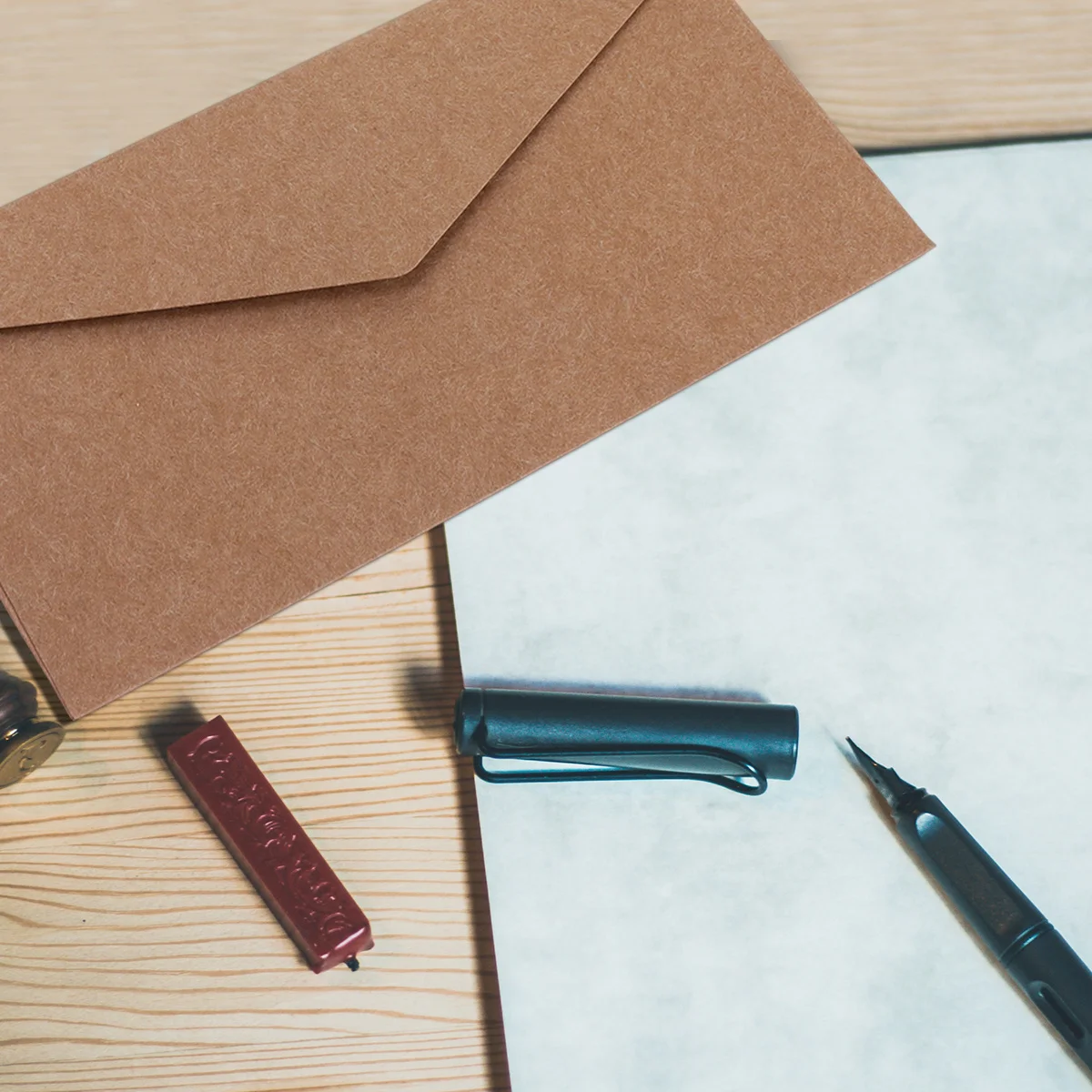 

12Pcs Vintage Kraft Paper Envelopes Set European Style for Business Wedding Invitation Mailers Retro Stationery Supplies