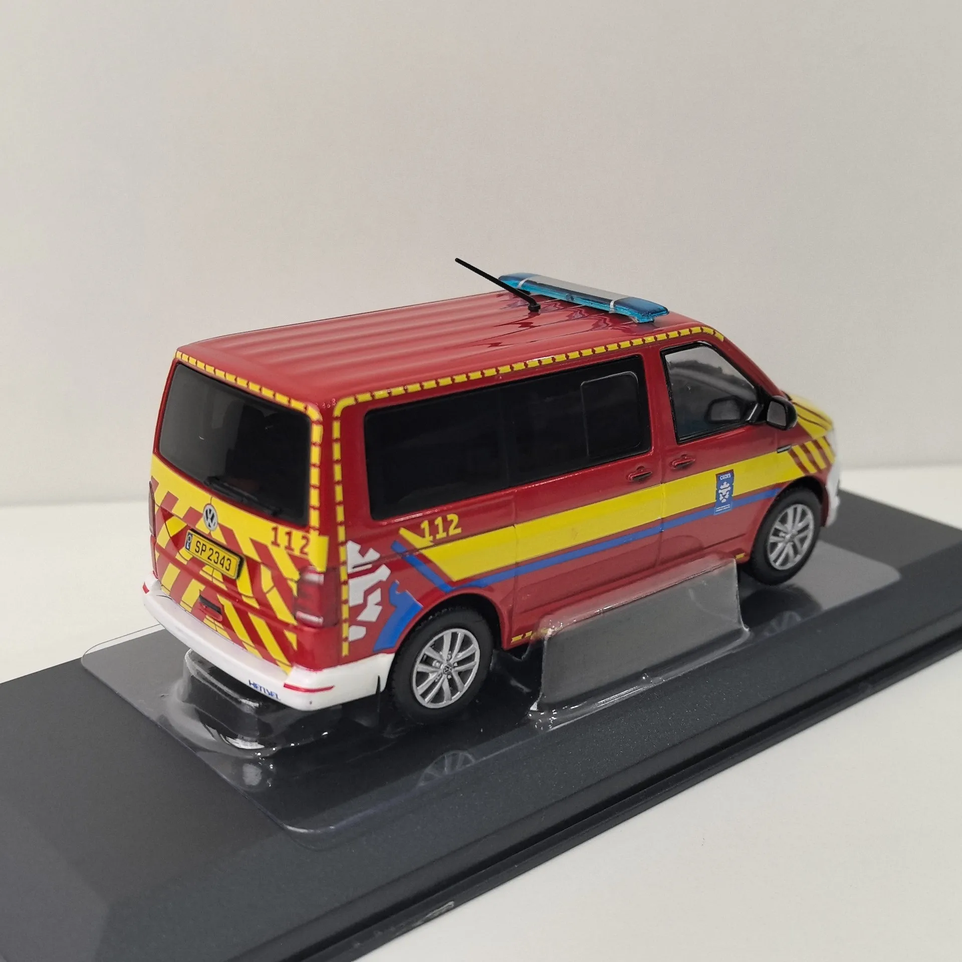Diecast ODEON 1/43 escala VW T6 VW motor de bomberos coche en miniatura de aleación juguete coleccionable regalo recuerdo adorno de exhibición