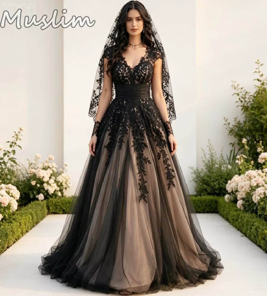 Gothic Black Lace Wedding Dress Earthy V Neck Cap Sleeve A Line Tulle Bridal Gown Vintage Appliques Lace Curvy Women BHalloween
