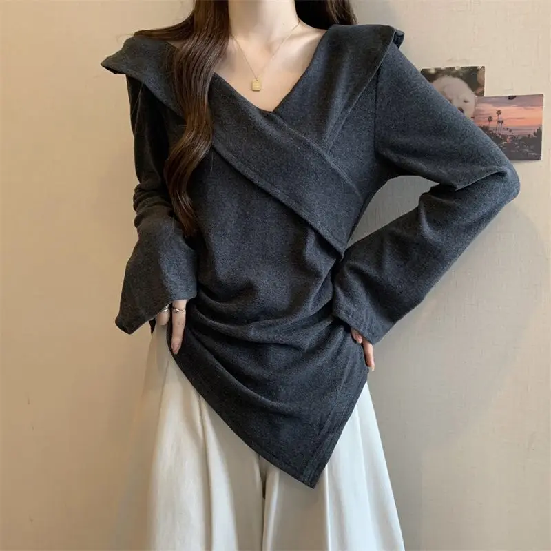 Advanced Gray V-neck Shoulder Long Sleeved T-shirt for Women in Plus Size Fat Mm Belly Covering Base Irregular Flared Sleeve