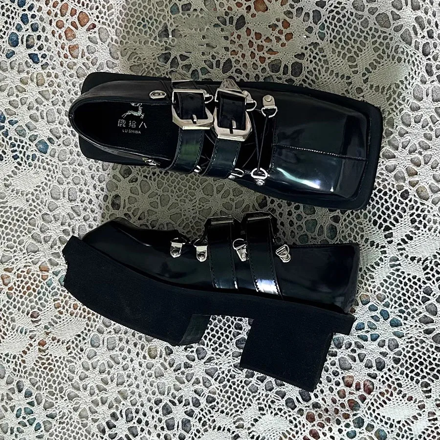 

Туфли-лодочки Лолиты на шнуровке с квадратным носком в стиле ретро, лакированная кожа на платформе, темные туфли Мэри Джейн на толстом высоком каблуке с металлической пряжкой