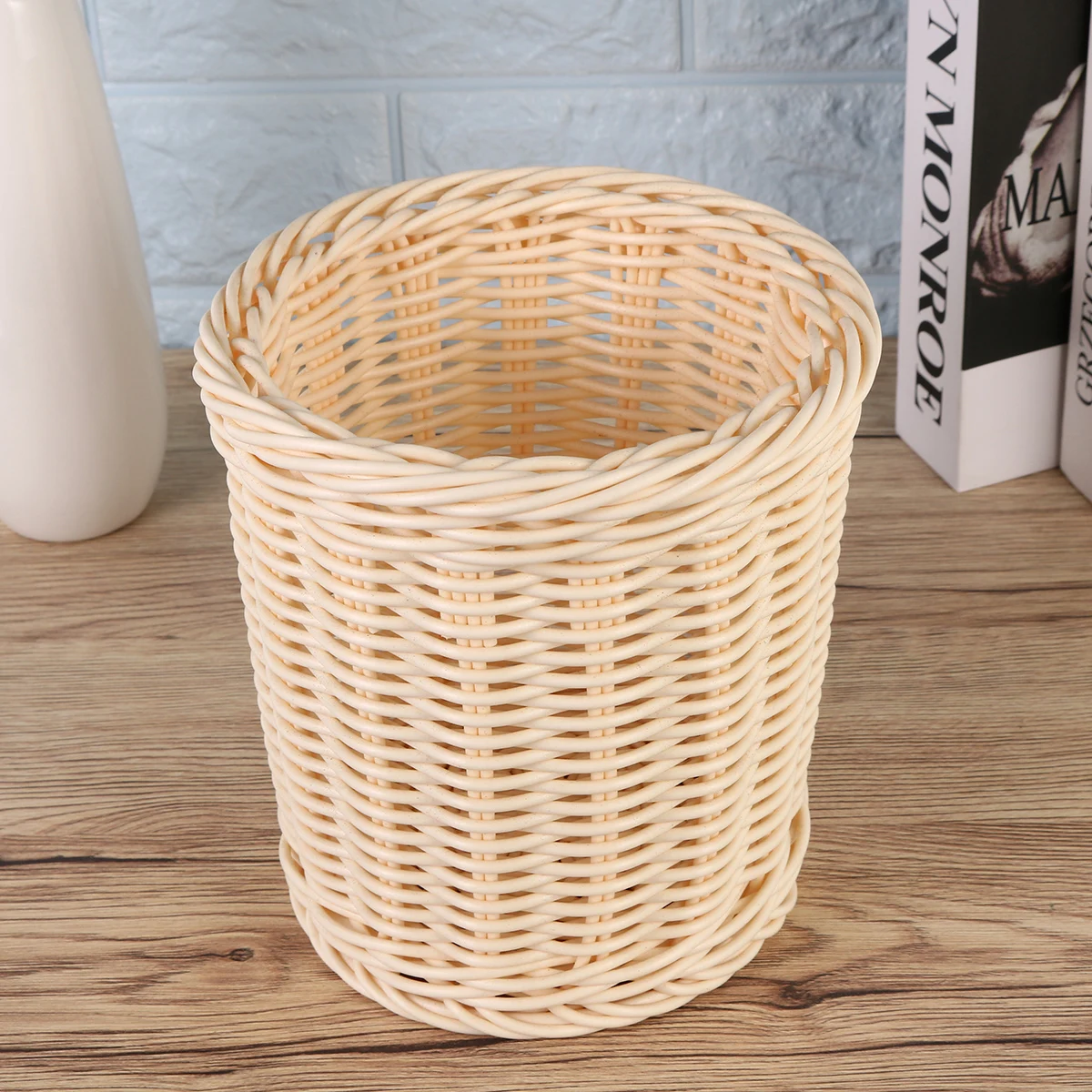 

Imitation Rattan Pen Holder Plastic Storage Basket for Table Home Office School Decorative Desk ganizer
