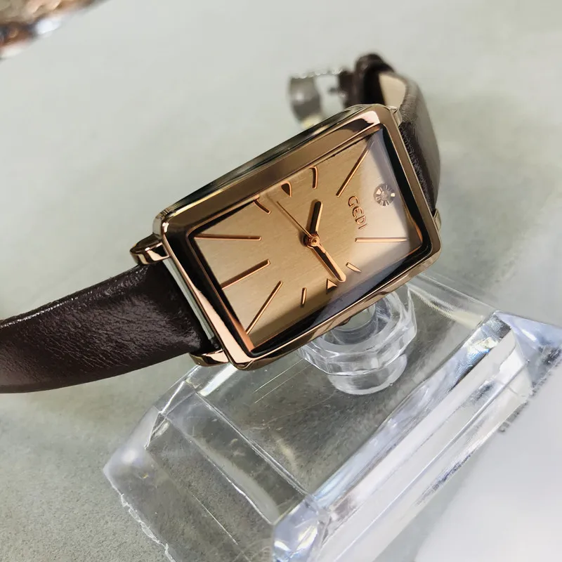 

Новые прямоугольные женские часы с кожаным ремешком, элегантный кварцевый механизм, роскошный стиль, изысканные женские наручные часы, уникальный дизайн.
