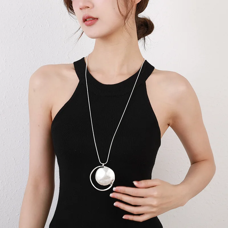 

Kaseakia Sweater Chain with Fashionable Geometric Circular Simple Metal Pendant, Long Necklace for Women