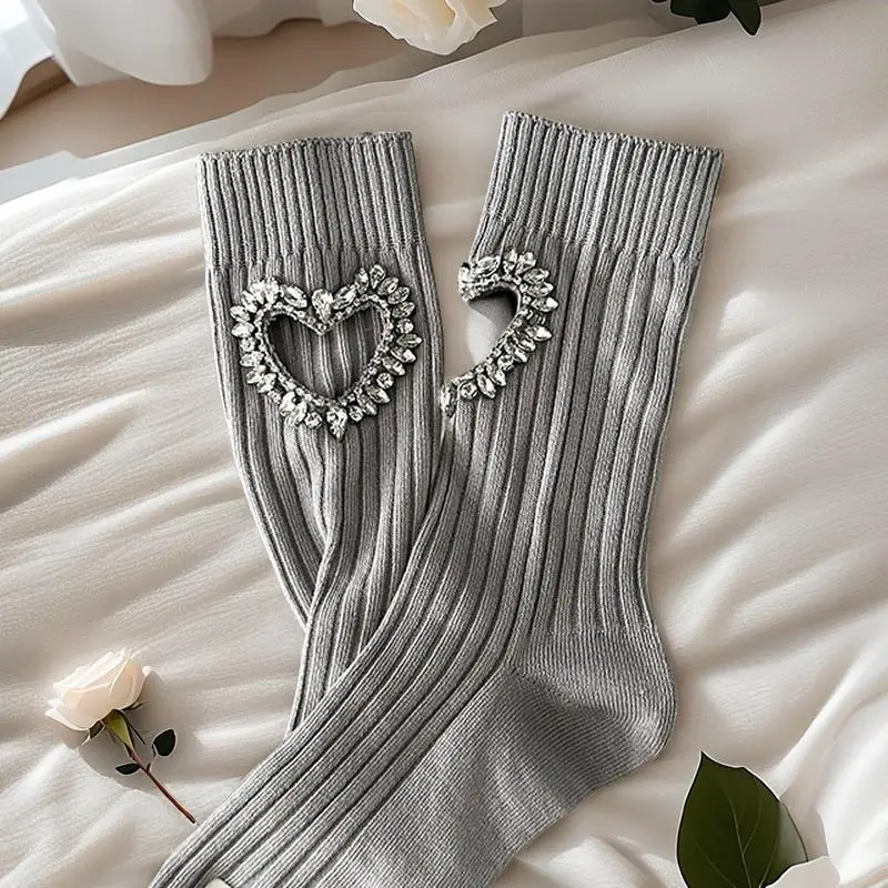 زوج واحد من الجوارب المزخرفة الأوروبية الفاخرة مع الماس الساخن والقلوب المجوفة للربيع والصيف جوارب قطنية رقيقة #3
