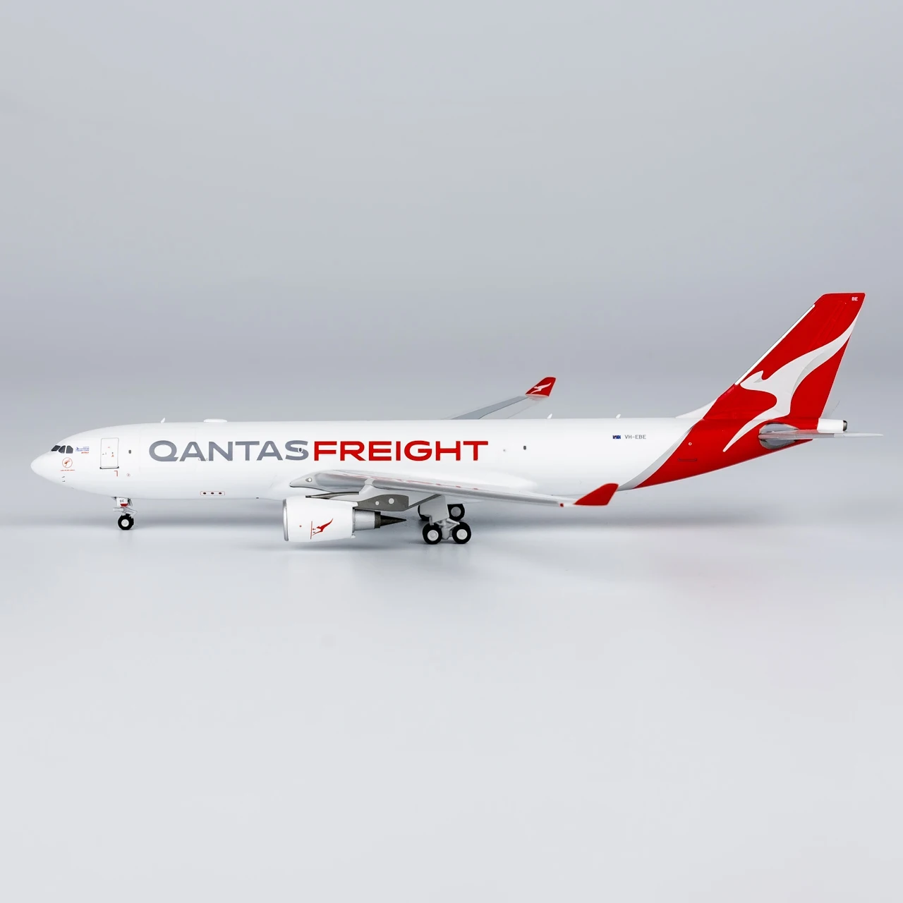 61091 Alloy Collectible Plane Gift NG Model 1:400 Qantas Freight Airbus A330-200 Diecast Aircraft Jet Model VH-EBE