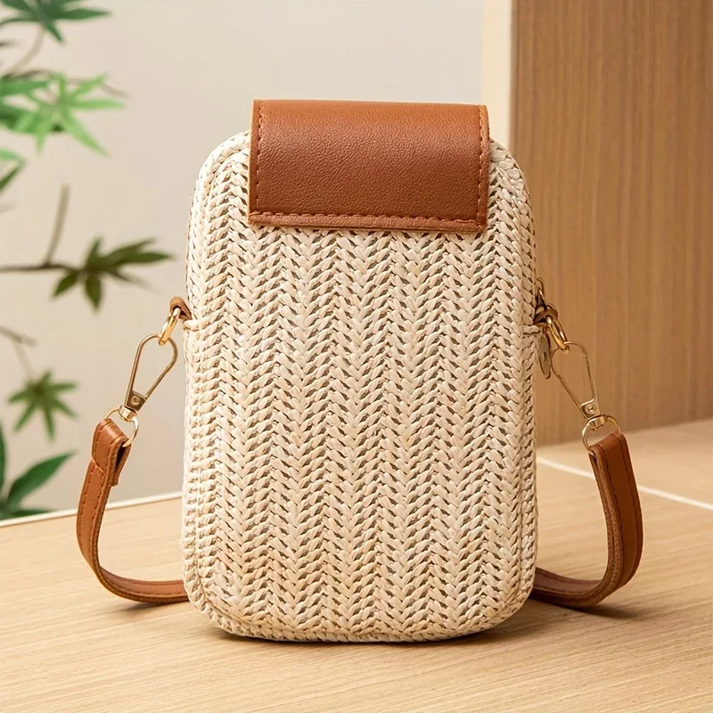 Bohemian Stroh-Mini-Handytasche mit brauner Kunstlederklappe und Perlenanhänger, kompakte Umhängetasche für den täglichen Sommergebrauch – Detail 5