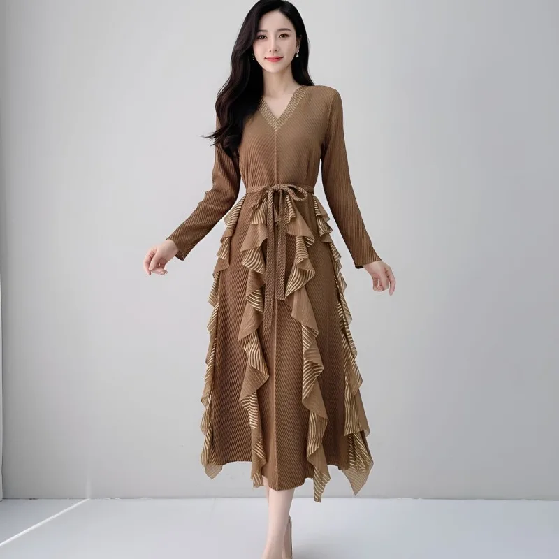 

Miyake 2022, плиссированные осенне-зимние новые женские платья с v-образным вырезом и длинными рукавами, темпераментное тонкое эластичное длинное платье, европейская одежда