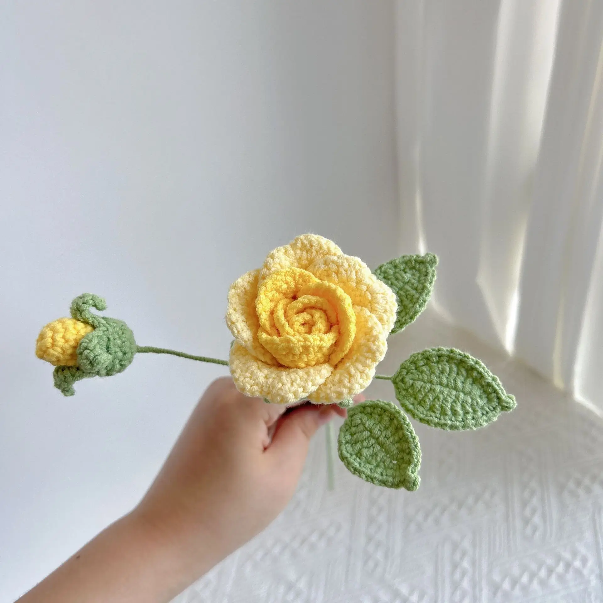 Neuer Rosen-Häkelstrauß, romantisch, gestrickt, Rosenblüten, handgewebte Blumensträuße, Hochzeit, Heimdekoration – Detail 9