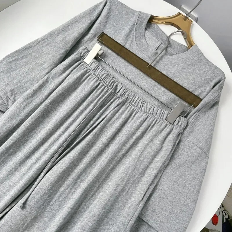 Herfst en winter Oversized silhouet achter middennaad T-shirtjurk Trekkoord Elastische taille Gebreide broek Katoenen sets voor dames
