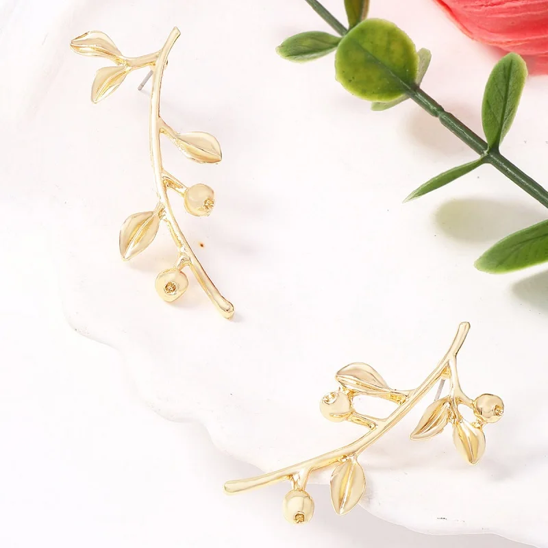 Golden Alloy Long Leaf Post Stud Earring Women Girls Gifts Fashion Jewelry Accessories Hot Sale Party Gift 2026 New Style