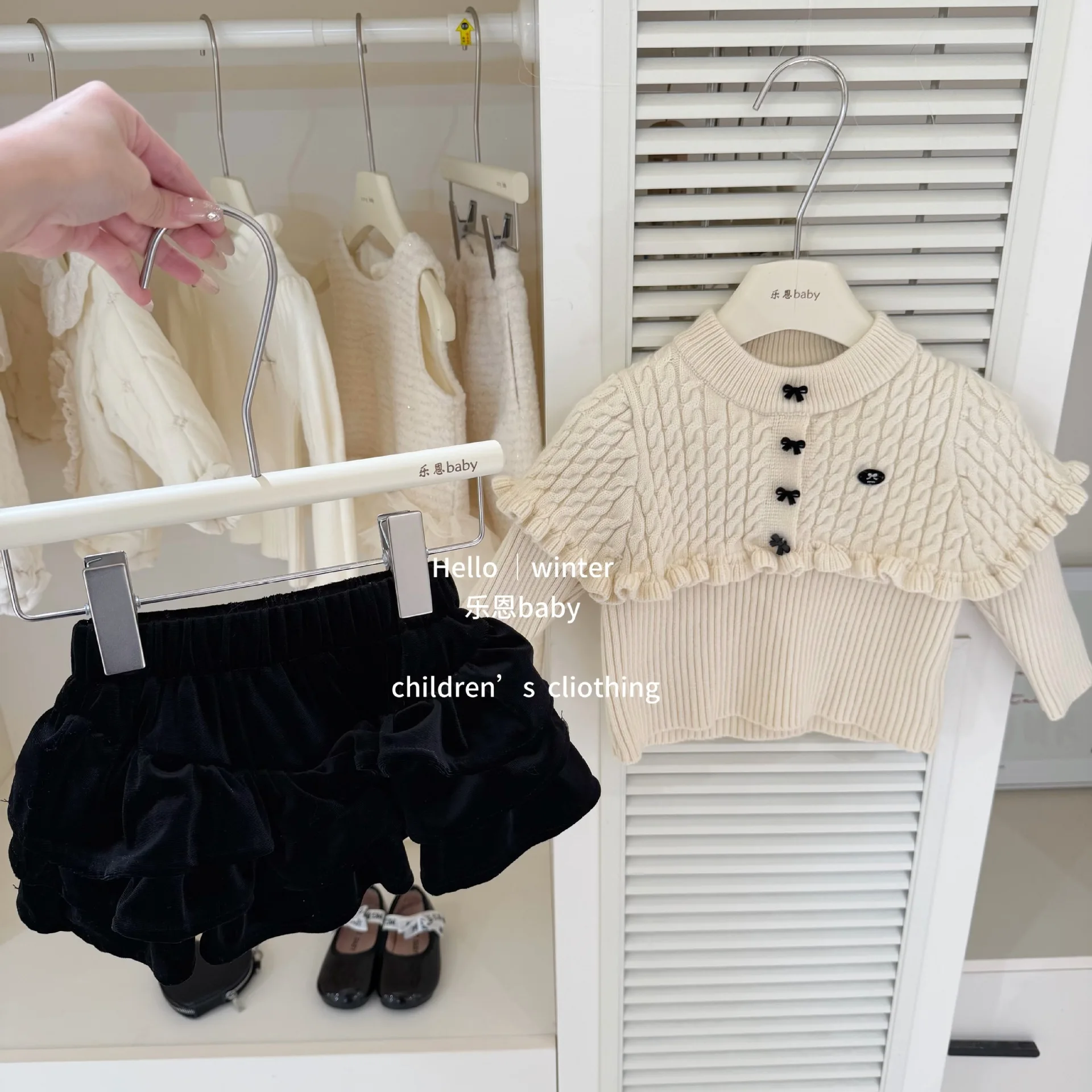 Winter girls velvet skirt high-end baby foreign fashionable versatile short skirt fashion casual baby