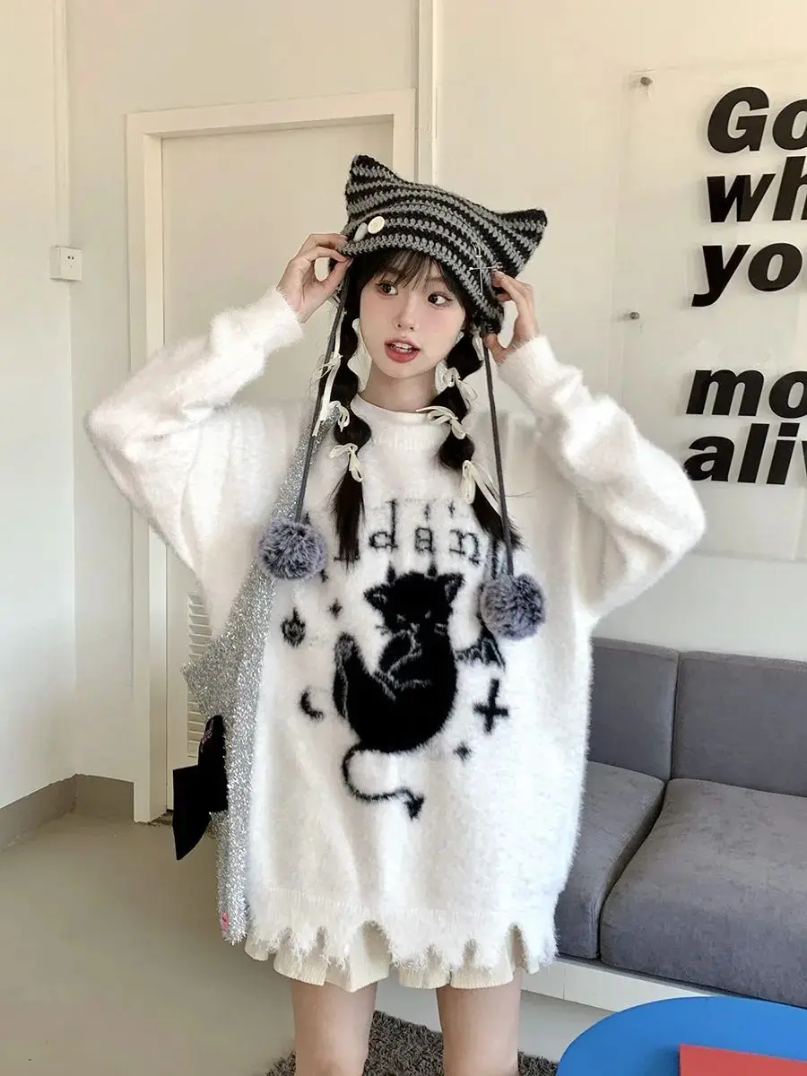 

American Retro Devil Cat Jacquard Round Neck Loose Hole Design Autumn Winter Sweater Lazy Style Sweater Top