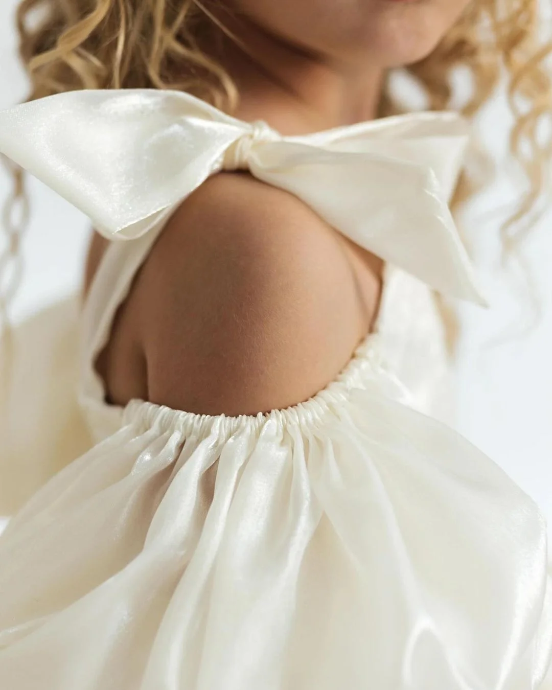 Elegancka, szyta na miarę sukienka dla dziewczynki do sypania kwiatów na wesele, satynowa, do kolan, księżniczka, na przyjęcie urodzinowe, Pierwszą Komunię Świętą, suknia balowa.