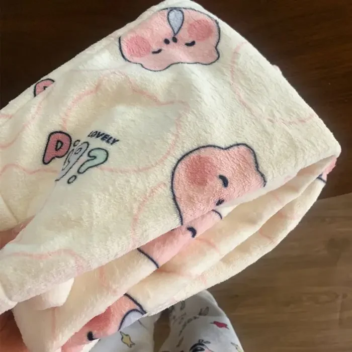 Simpatici pantaloni del pigiama Hellokitty femminili 2024 autunno e inverno nuovi pantaloni del pigiama in pile di corallo addensato Cartoon Sanrio Home Pants