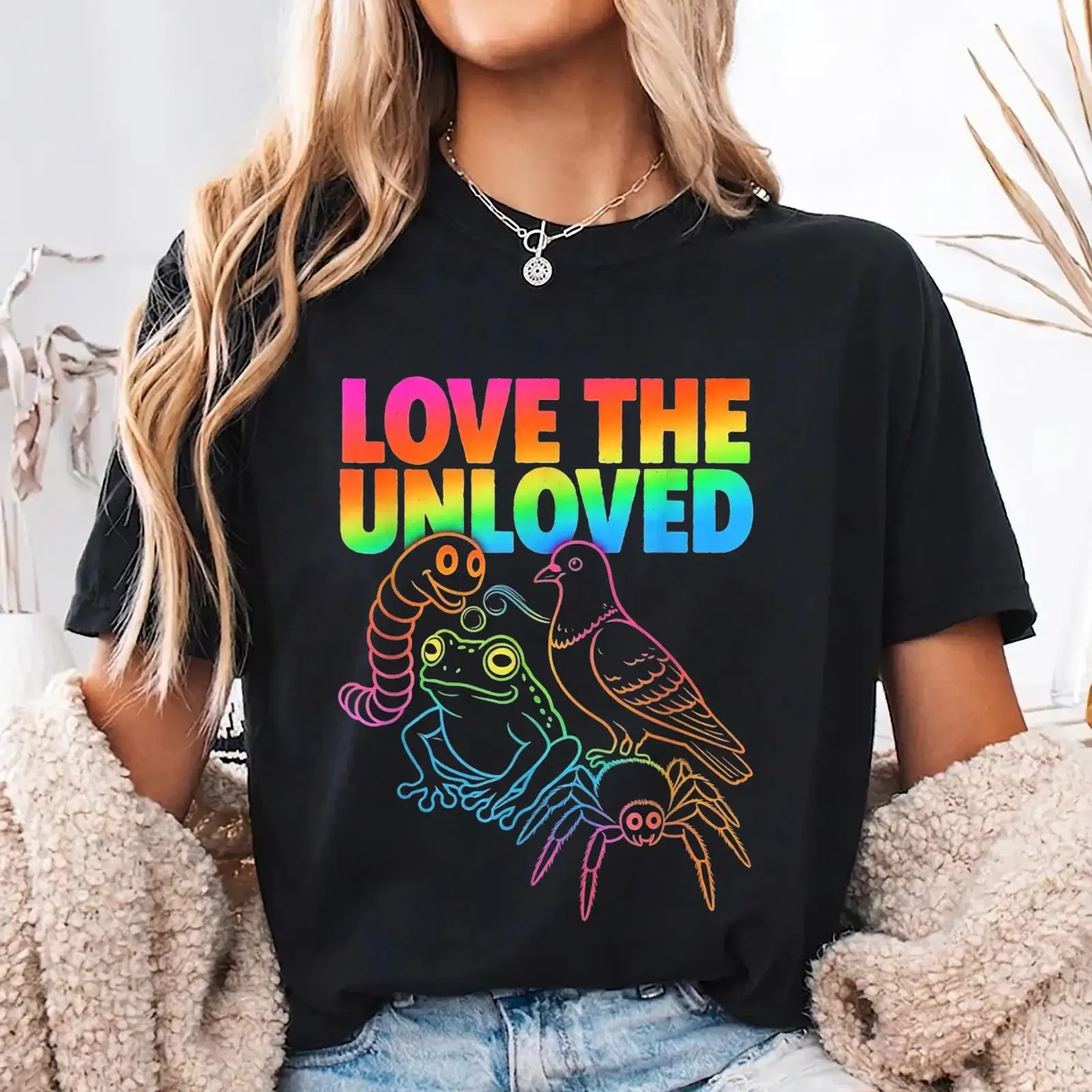 Love The Unloved Rainbow Frog Spider Pigeon Worm T Shirt Cute Weird Animal Retro Entomology vintage Washed Soft Slightly Casual
