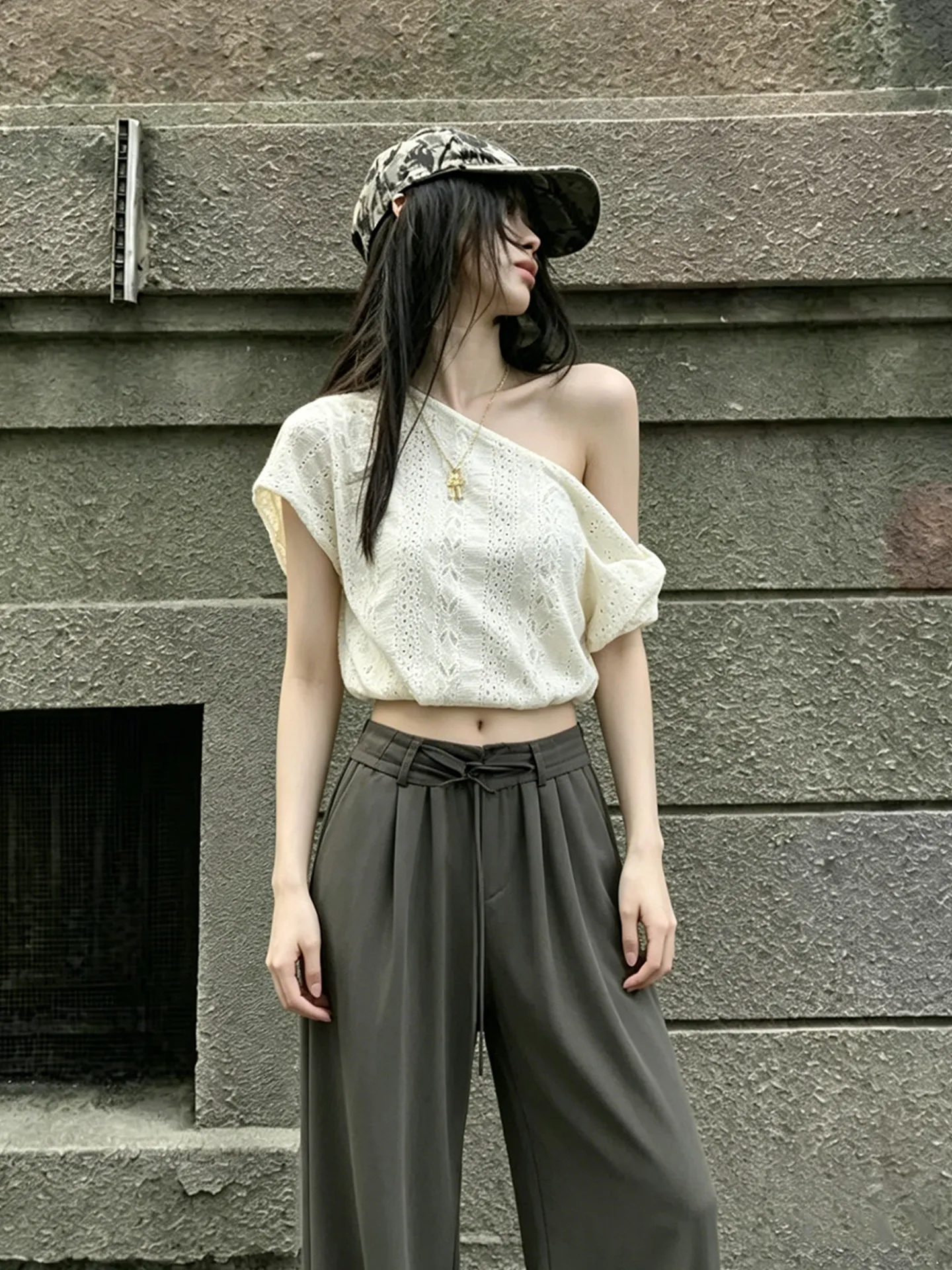 American Heavyweight Design Embroidered T-Shirt Women's Summer New Fashion Small Audience Twist Knot Shoulder Top