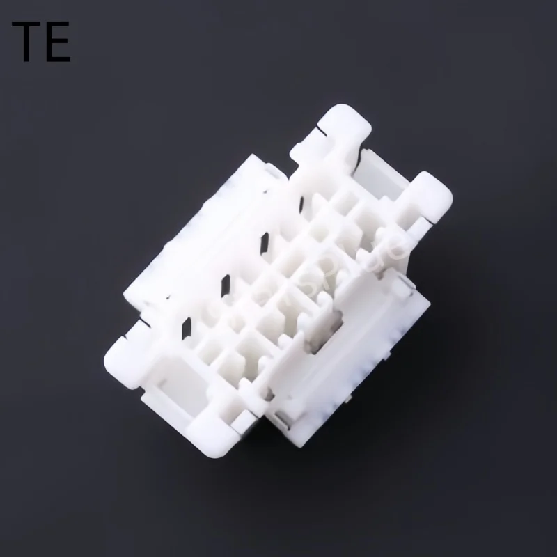 

10-100PCS 179631-1 TE Connector 4mm 2x8P 100% New original