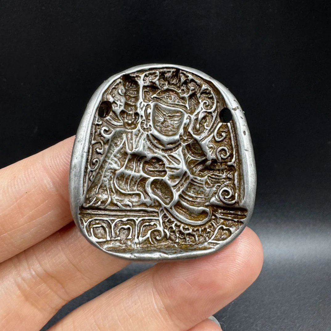 Chinese charm Tibetan retro Tiantian hand-chiseled lotus live rub mold amulet pendant