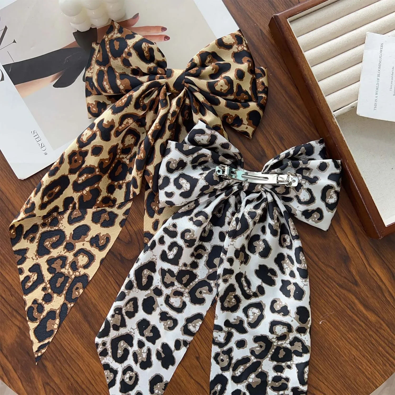 

Leopard Print Ribbon Hair Bows - Fashion Vintage Clips for Women, Elegant Hair Accessories for Party Holiday Hairstyles