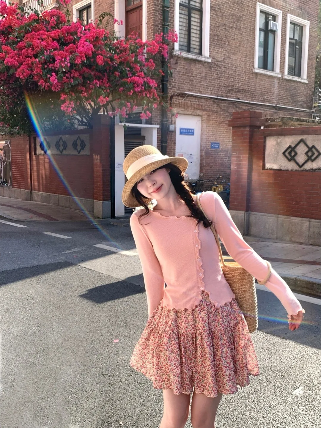 

Нежная женская короткая юбка с высокой талией и цветочным принтом в стиле отпускного образа, весна 2026, новая модель с миниатюрными цветочными бутонами