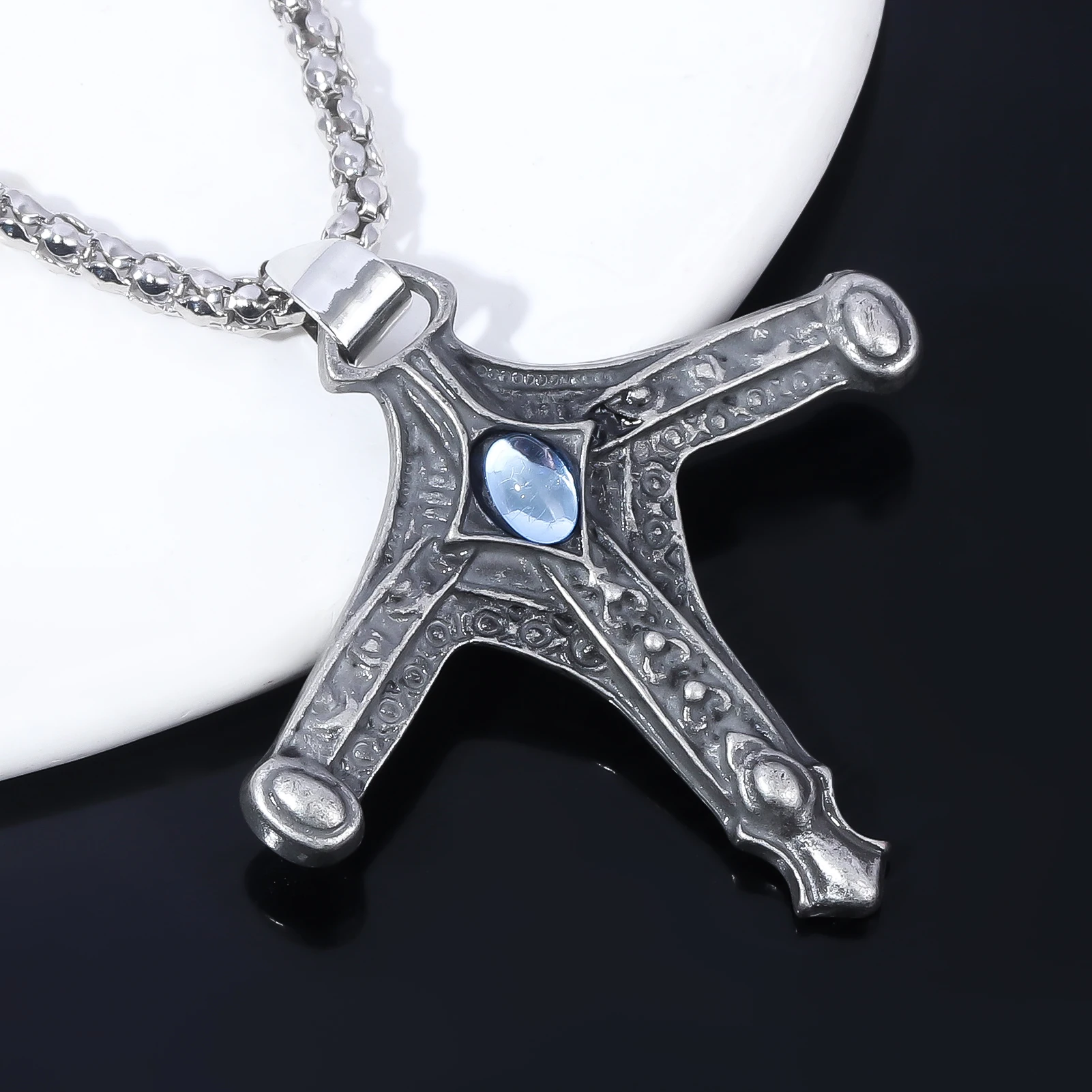 Dark Game Bloodborne Necklace Cthulhu Mythos Sword Hunter Badge Pendant For Men Amulet Decoration Necklace Masculino Collar Gift view 3