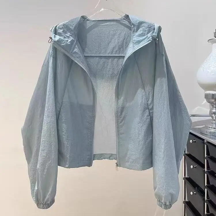 

Новинка 2023 года, летняя женская корейская солнцезащитная одежда с капюшоном, маленький размер, модная свободная повседневная дышащая тонкая верхняя одежда