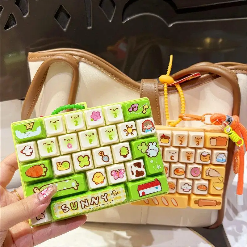 Heißer Anime 26-Tasten-Tastatur-Schlüsselanhänger Stressabbau-Fidget-Spielzeug Tastaturknopf Finger-Clicker Rucksack-Anhänger Weihnachtsgeschenk 1 Stück – Detail 13