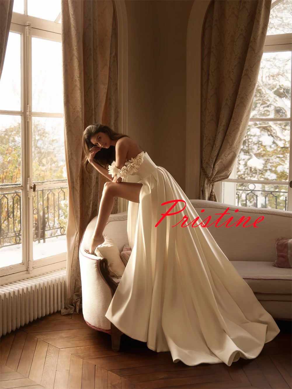 Abiti da sposa in raso bianco personalizzati Temperamento senza spalline con spalle scoperte Abito da sposa Cappella treno Abiti con cerniera sul retro