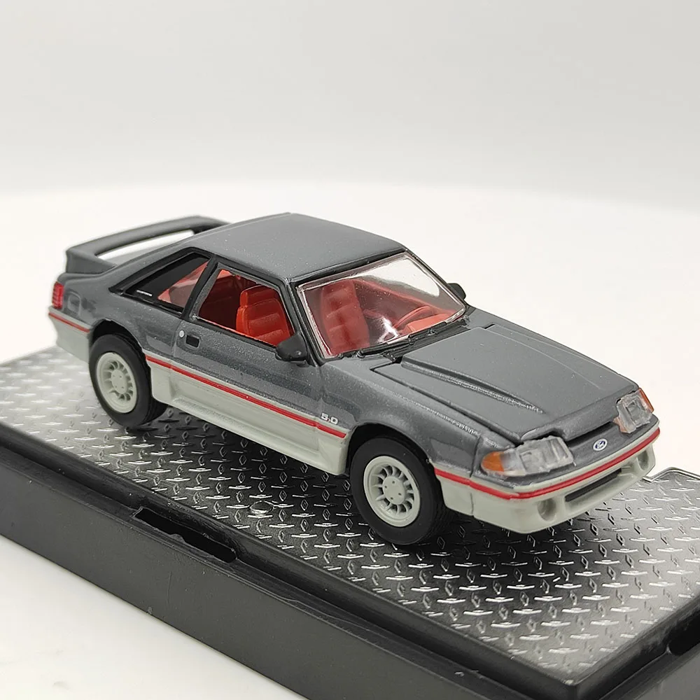 Diecast m2 1/64 escala 1988 ford mustang gt simulação liga modelo de carro brinquedo colecionável presente lembrança exibição