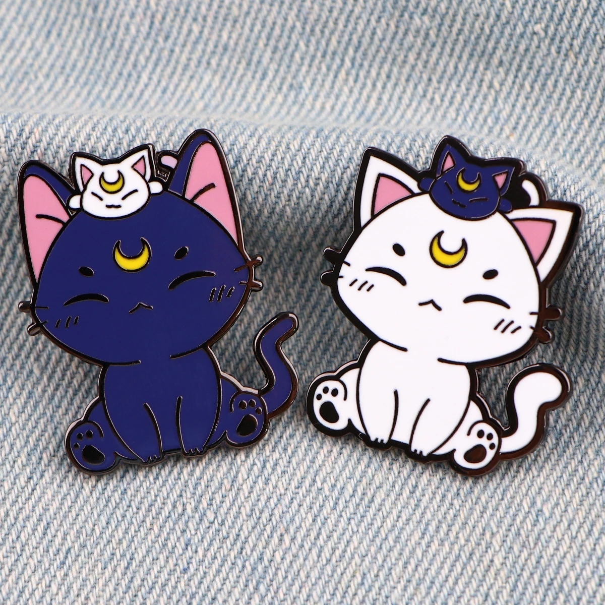 Cute Moon Cat Hard Enamel Pins Anime Animal Brooch Clothes Backpack Lapel Badges Fashion Jewelry Accessories For Friends Gifts