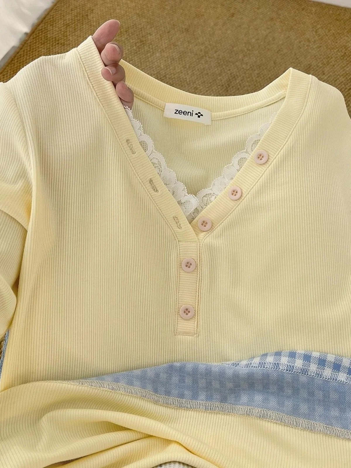 

Женская футболка с V-образным вырезом и длинным рукавом, белая, однотонная, с цветными вставками, базовый слой, весенняя новинка, элегантный топ