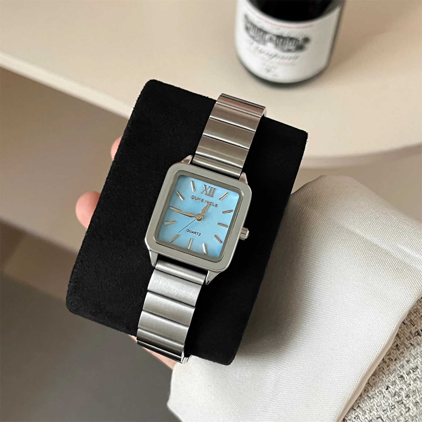 Reloj cuadrado de temperamento de moda de alto valor, reloj de cuarzo con correa de acero de bambú con diseño de nicho para mujer