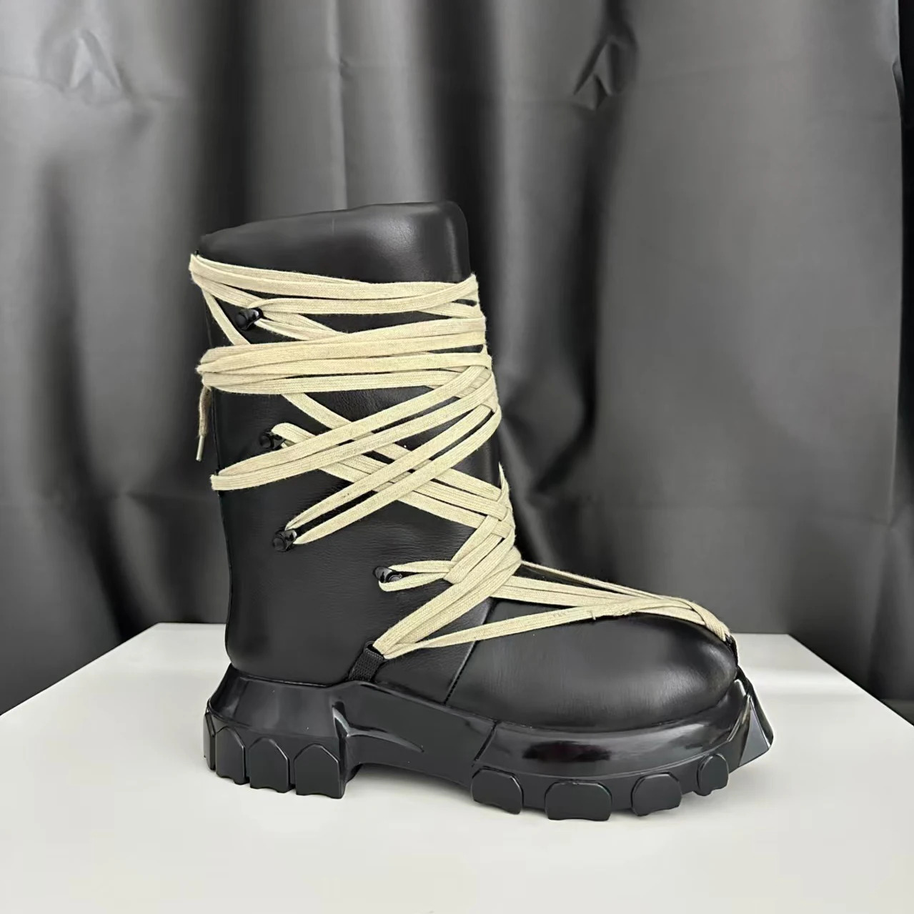 2024 new explosive handsome crazy strap men's boots dark style real leather shoes retro boots winter warm fashion boots