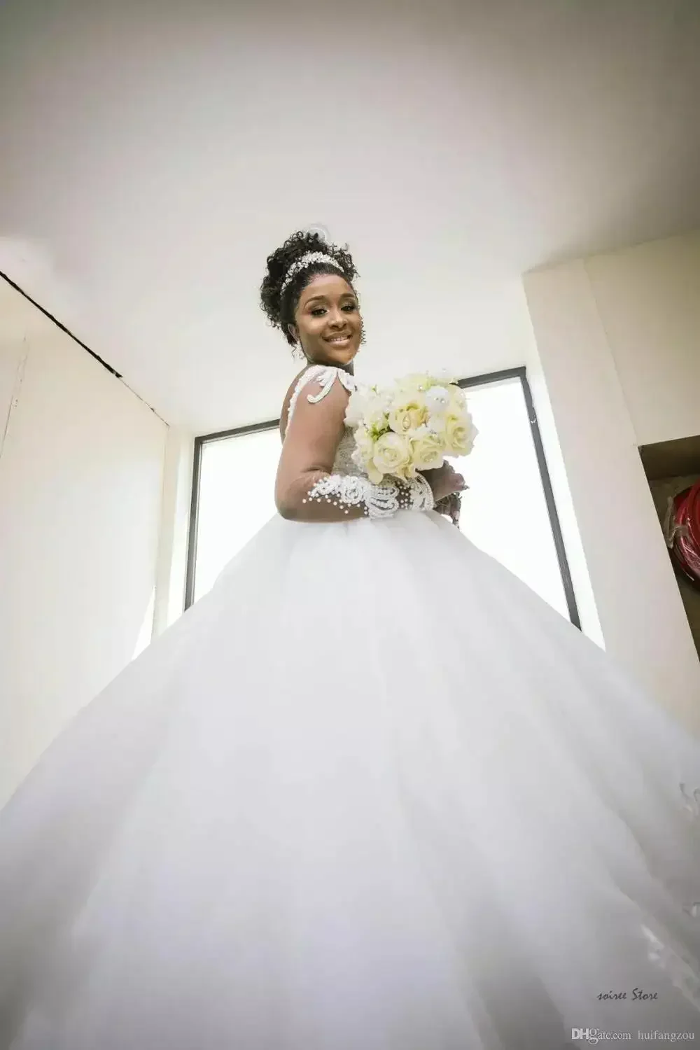 Maßgeschneiderte Spitze Designer Prinzessin Kleider 2025, Perlen, Juwel, Ausschnitt, Illusion, lange Ärmel, afrikanische Hochzeit, Brautkleider, Vestido De N