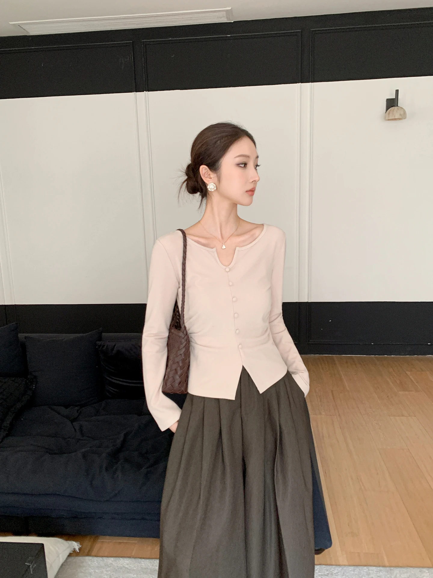 

V-Ne Knitwear Women's Slim Fit Base irt Folded Waist Design Sense Autumn Retro Sle Long Sve Pure Color Button Closure