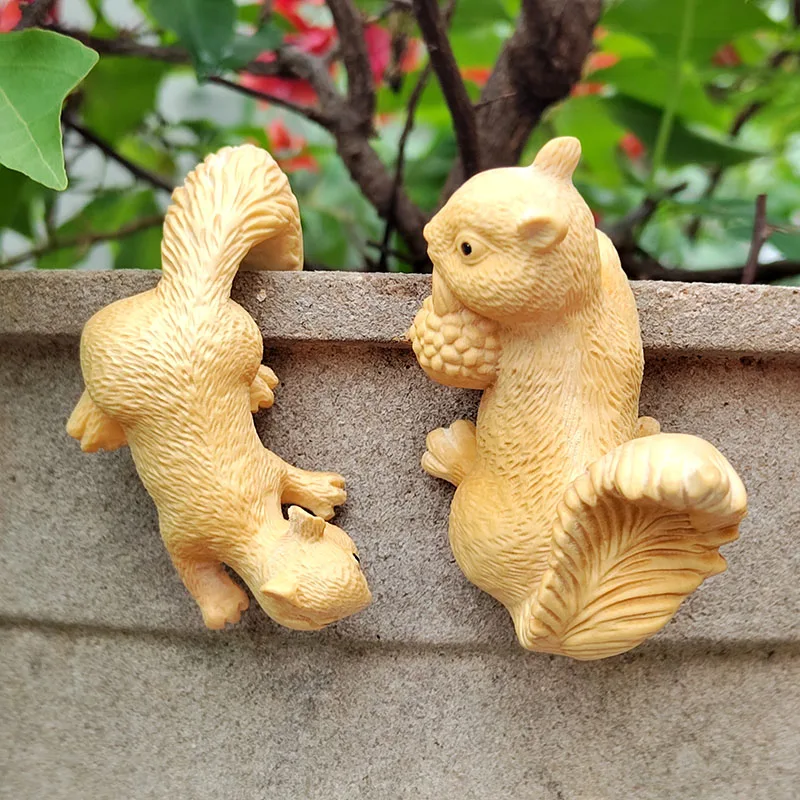 ST069 - 7 X 5.7 X 3.5 cm Boxwood Netsuke Figurine Carving : 2 Lovely Squirrels