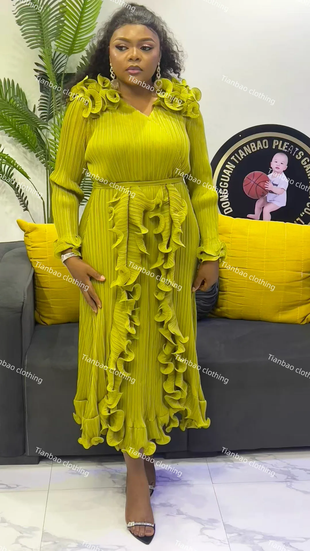 

Miyake оптовая продажа, однотонное платье с плотным краем и v-образным вырезом, свободное модное длинное платье на шнуровке, женская одежда, новинка осени 2023 г.