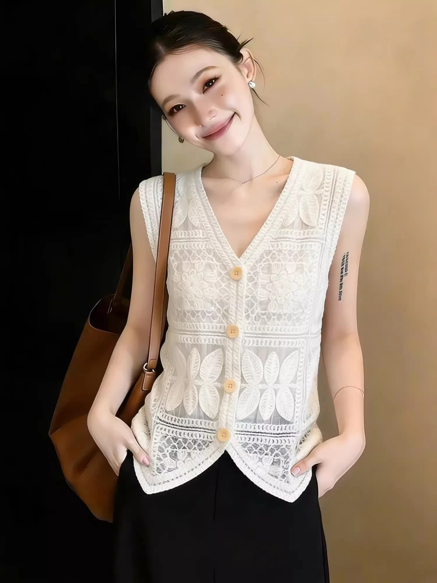 V-Neck Sleeveless Lace Trim Tank Top Women's Outerwear Summer Loose Fit Button Detail Casual Wear Thin Fabric Pure Color