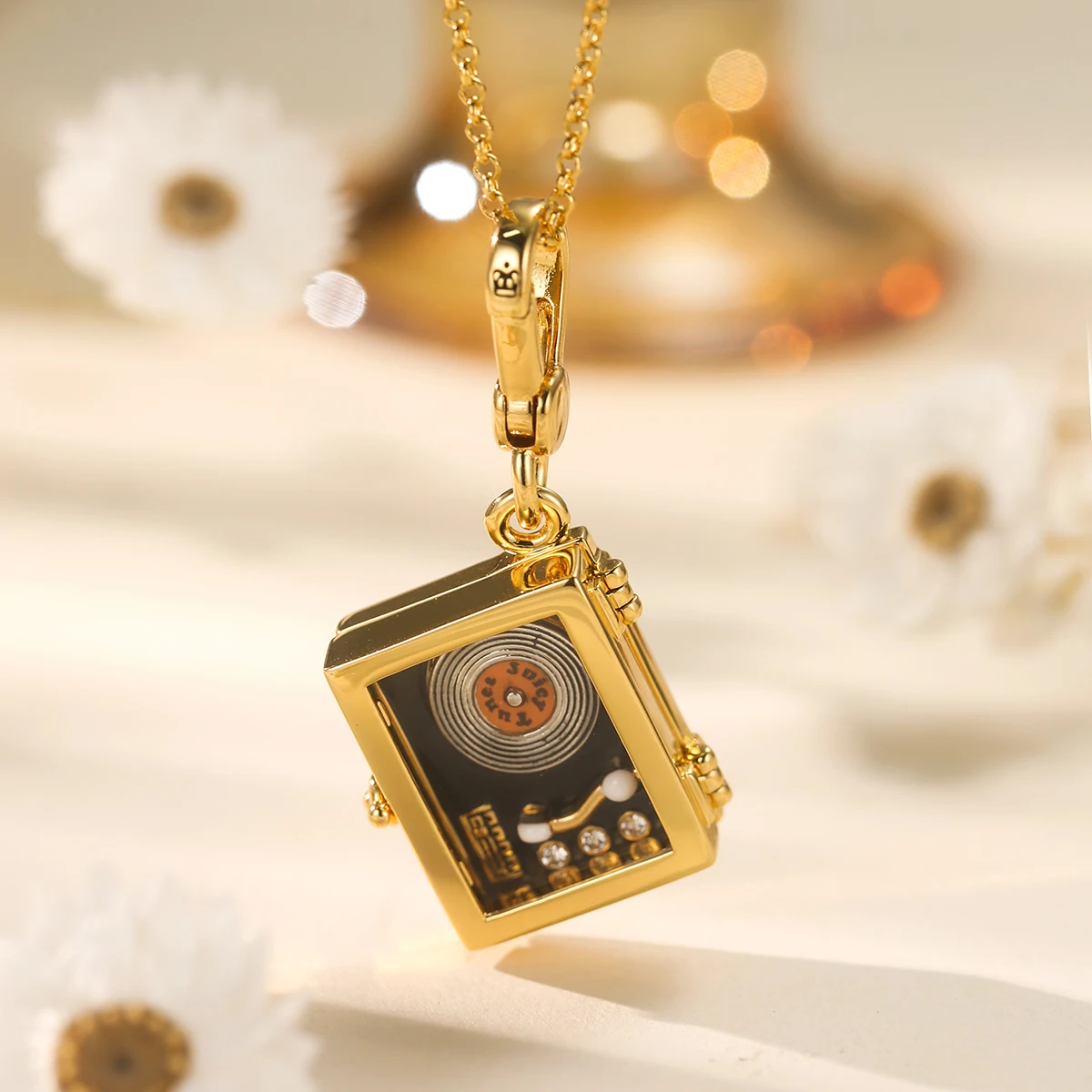 1Pc Fashion Creative Retro Radio Phonograph Pendant Necklace for Women Sweet  Cool Party Jewelry Keychain Pendant Halloween Gift